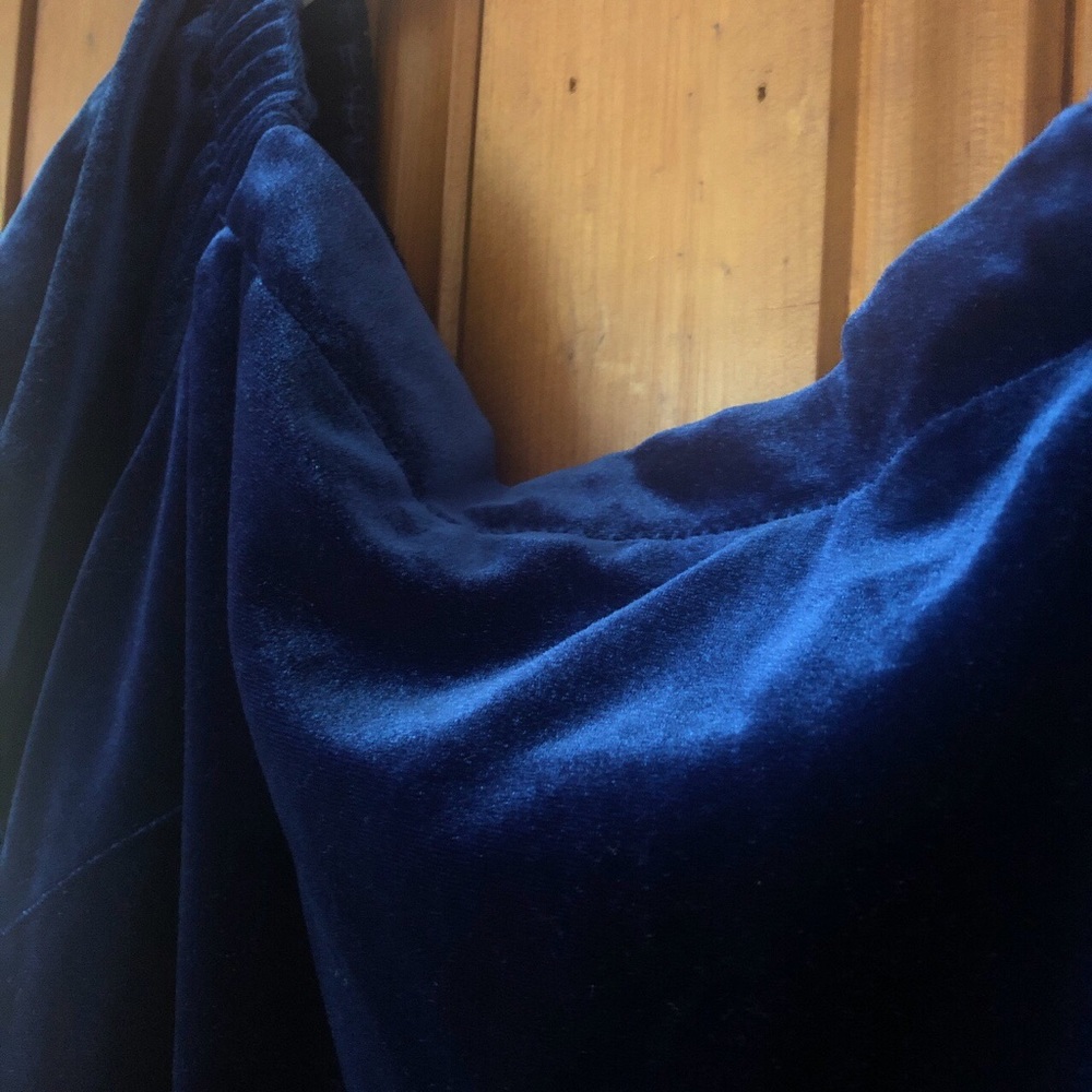 Blue velvet off the shoulder top - Picture 3 of 3